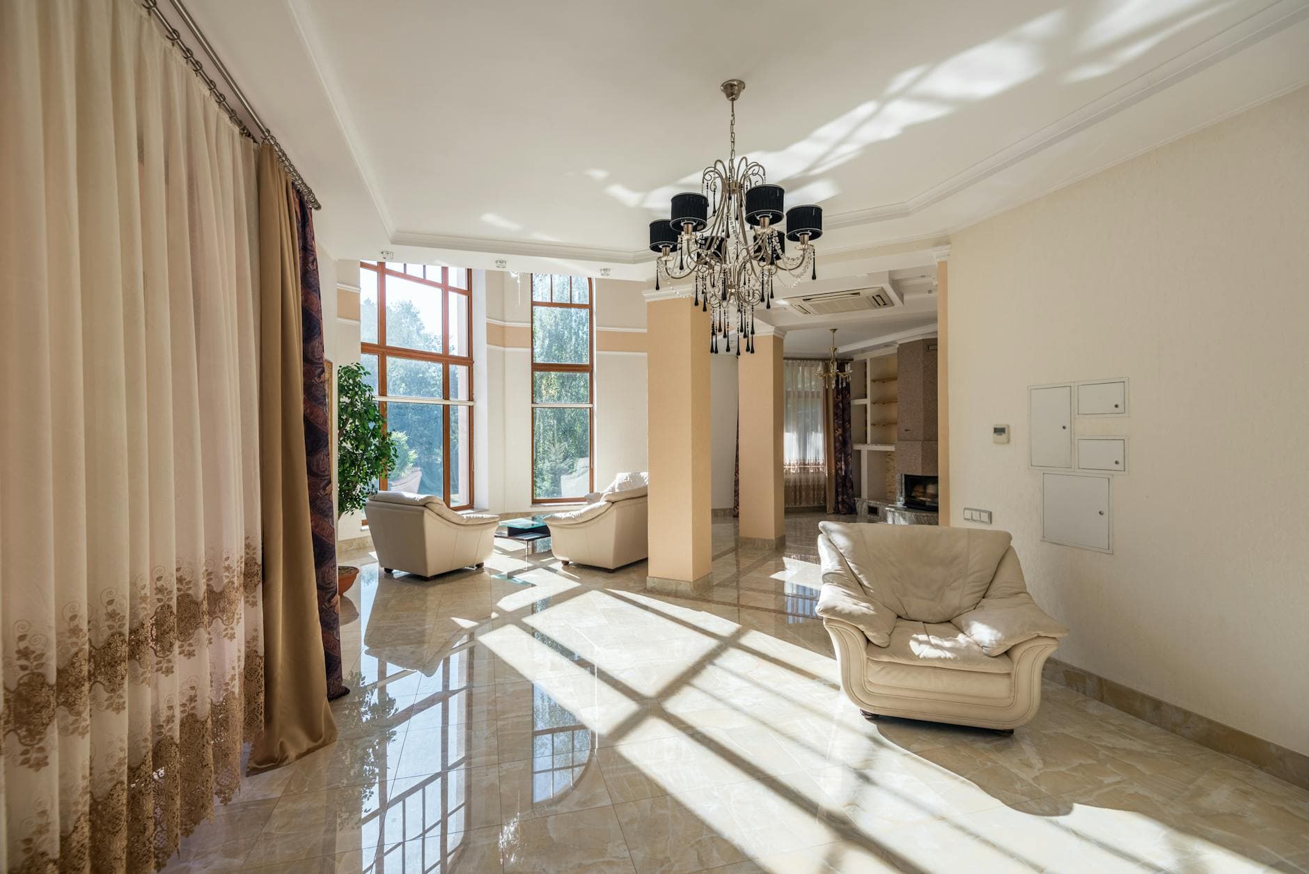 Transforma tu villa con reformas premium efectivas