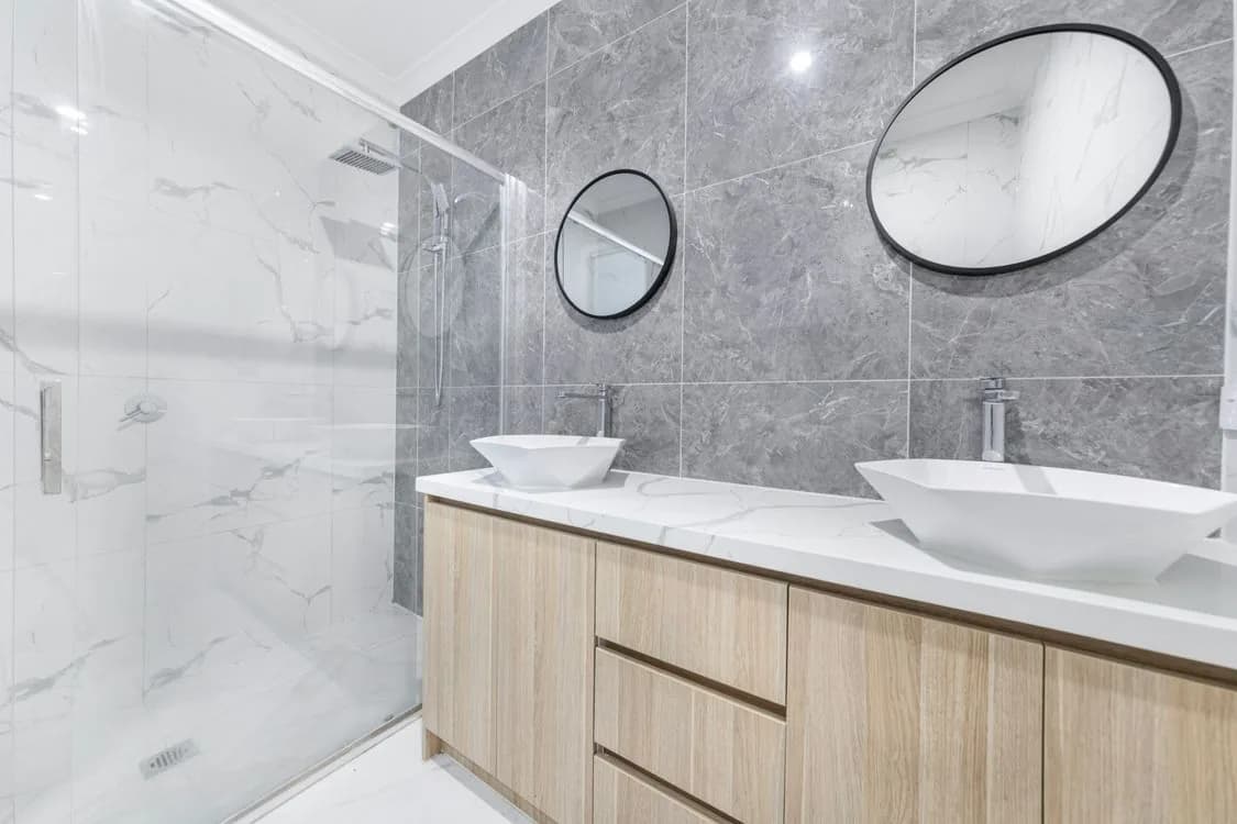 Reforma de baño en Torremolinos — modernización de apartamento de los años 80 · Costa del Sol Reformas